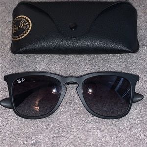 Ray-Ban RB4221
